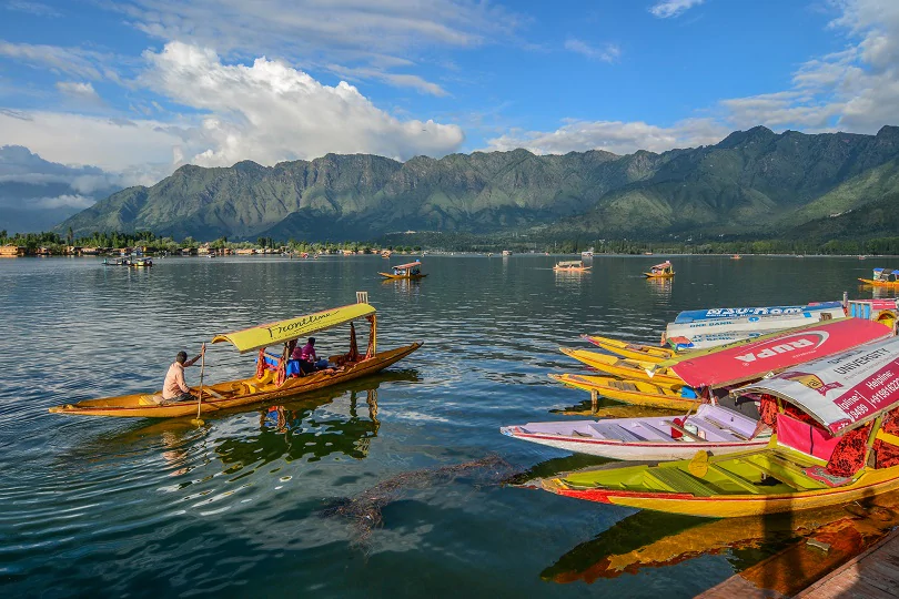 A Shikara Ride on the Dal Lake is a Must to Explore the Heart of Kashmir 3